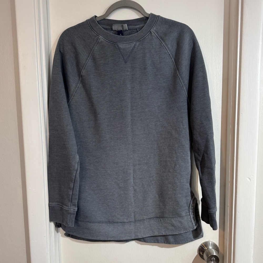 Universal Thread Gray Crew Neck Sweatshirt size medium